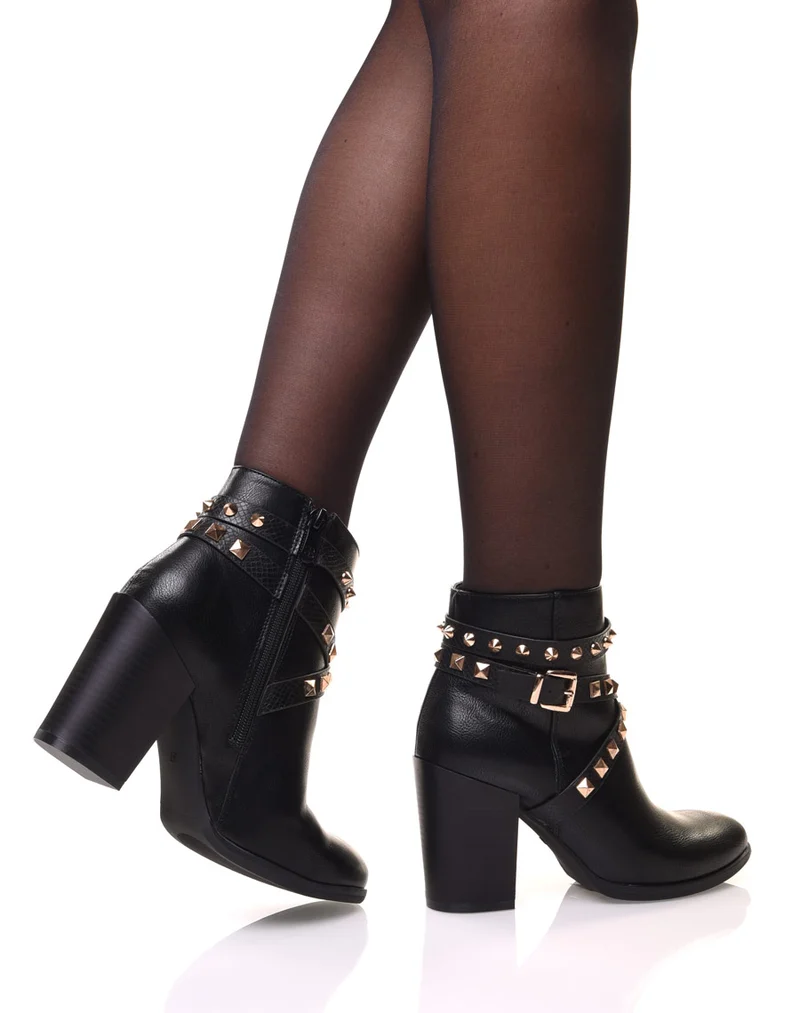 Bottines noires à talons et clous pyramidaux