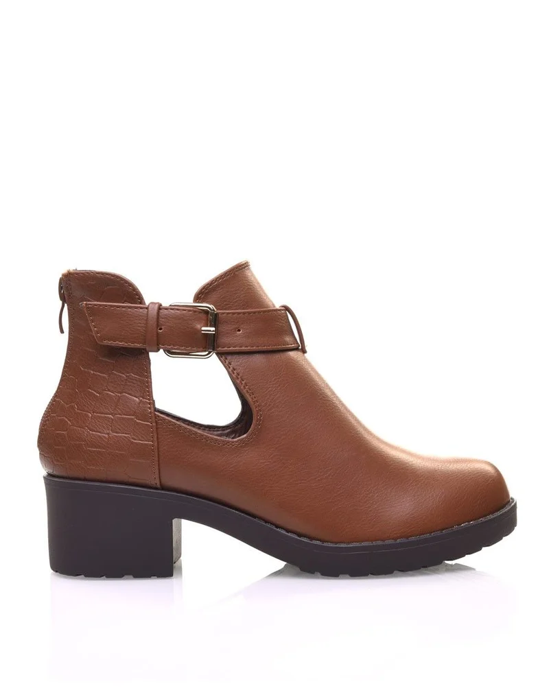 Bottines camel ajourées à petit talon et boucle