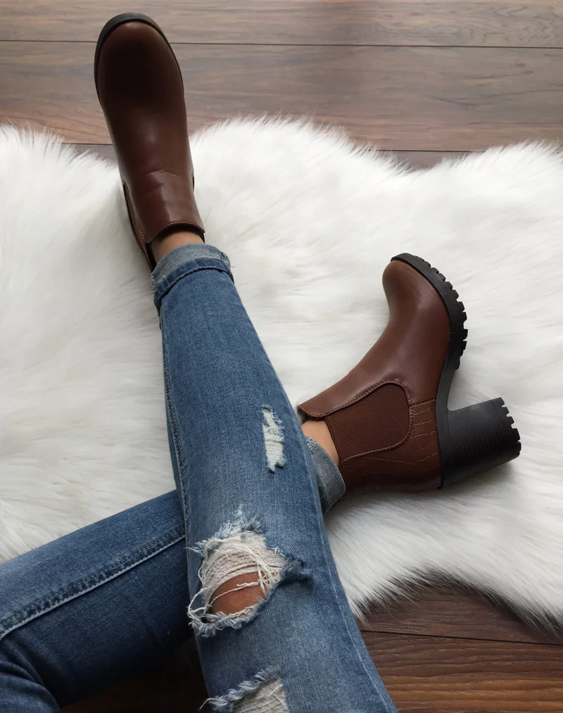 Chelsea boots camel à talon et effet croco