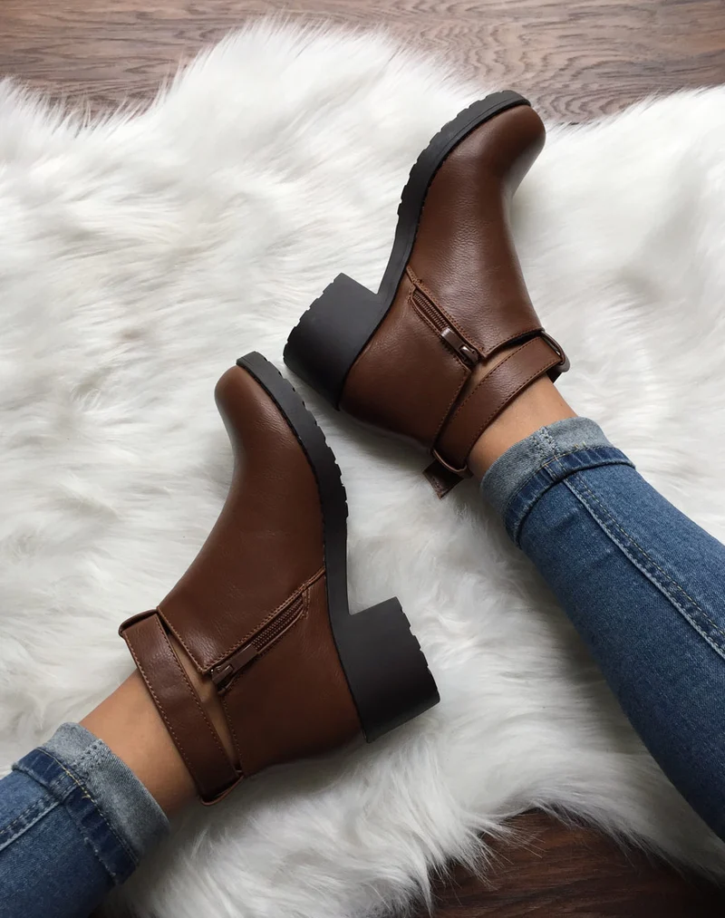 Bottines camel à boucles chevilles