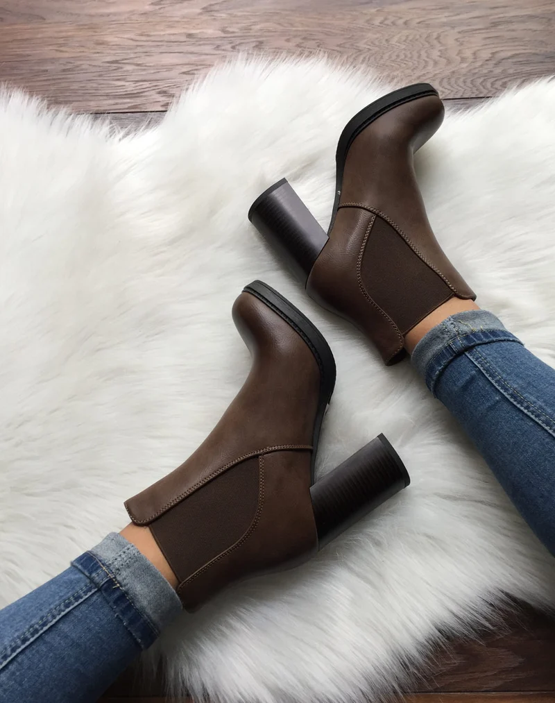 Bottines taupes semi-montantes élastiques