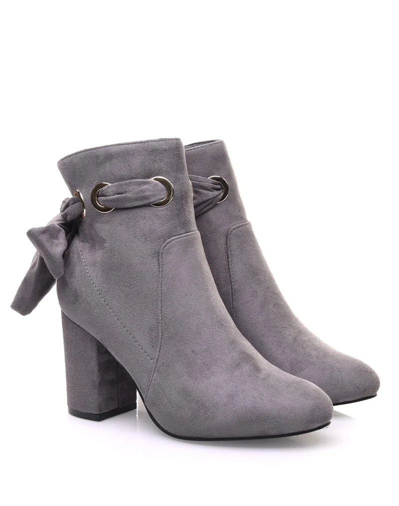 Bottines grises à noeud et oeillets dorés