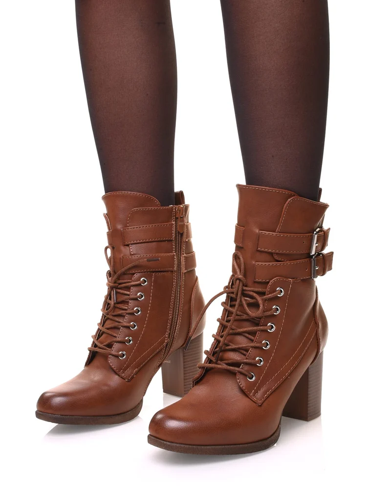 Bottines camel à talons lacées