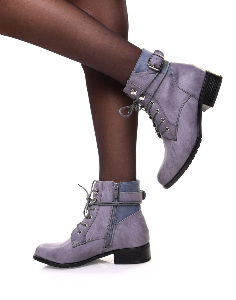 Bottines bleues à oeillets