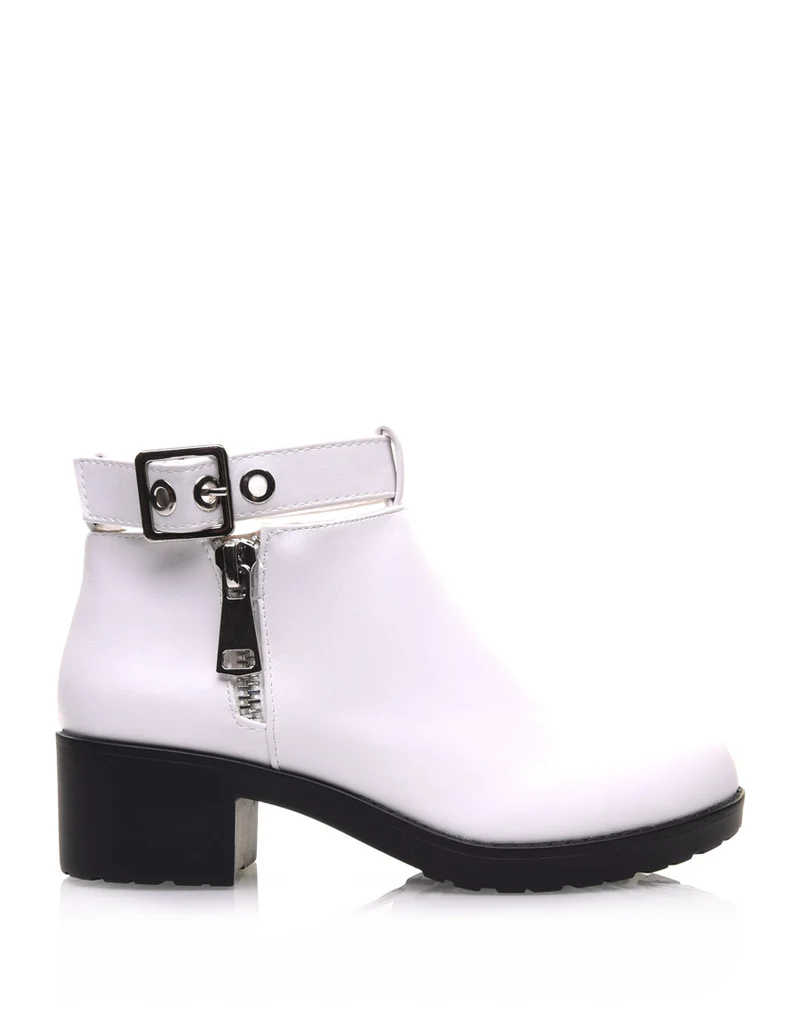 Bottines blanches à boucles chevilles