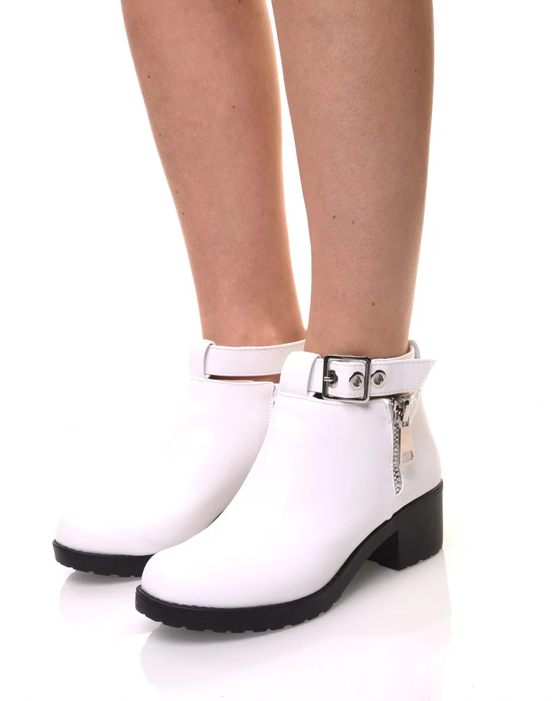 Bottines blanches à boucles chevilles