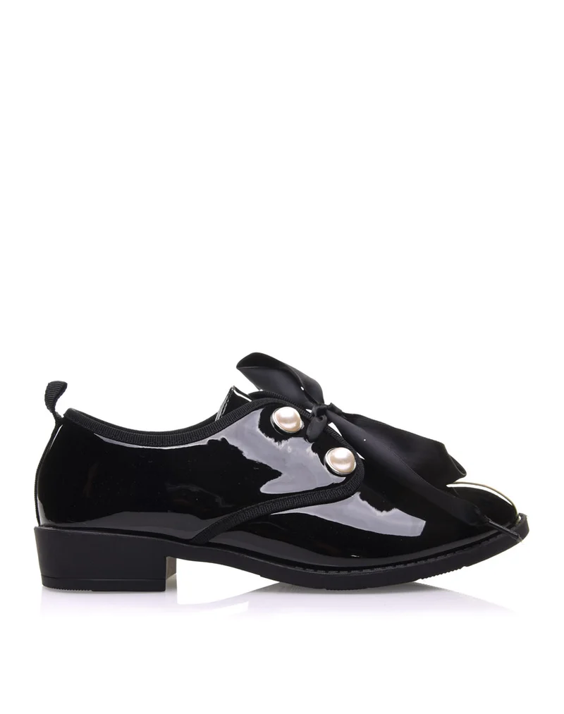 Derbies noires vernis lacets en satins