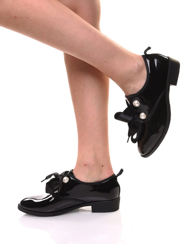 Derbies noires vernis lacets en satins