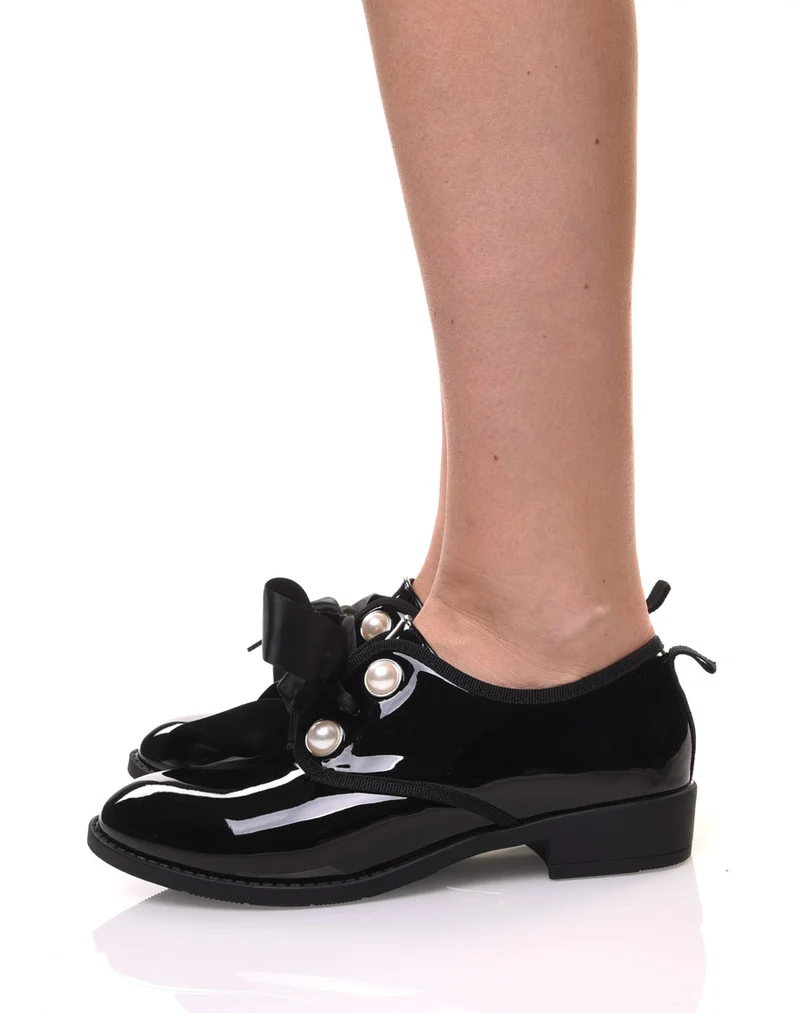 Derbies noires vernis lacets en satins