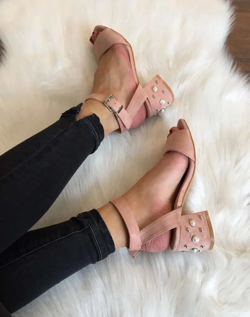 Sandales roses en suédine talons cloutés