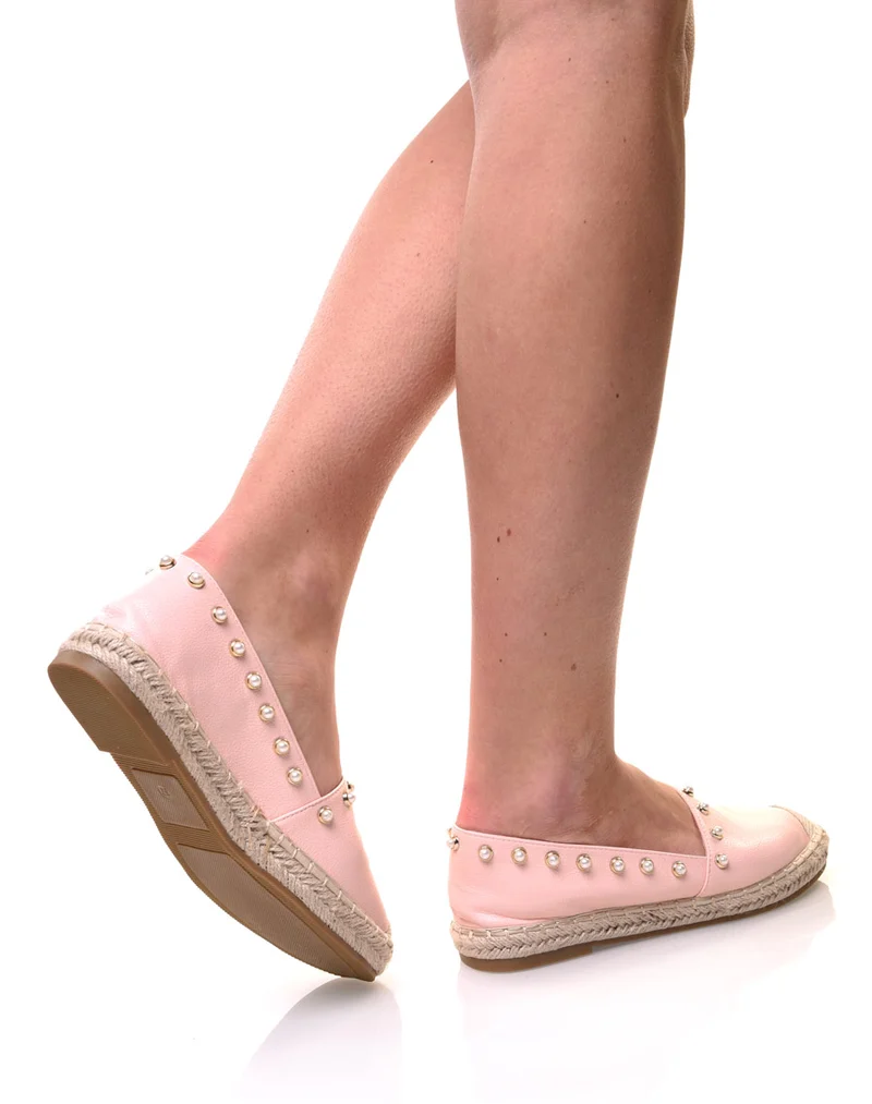 Espadrilles roses ornées de perles