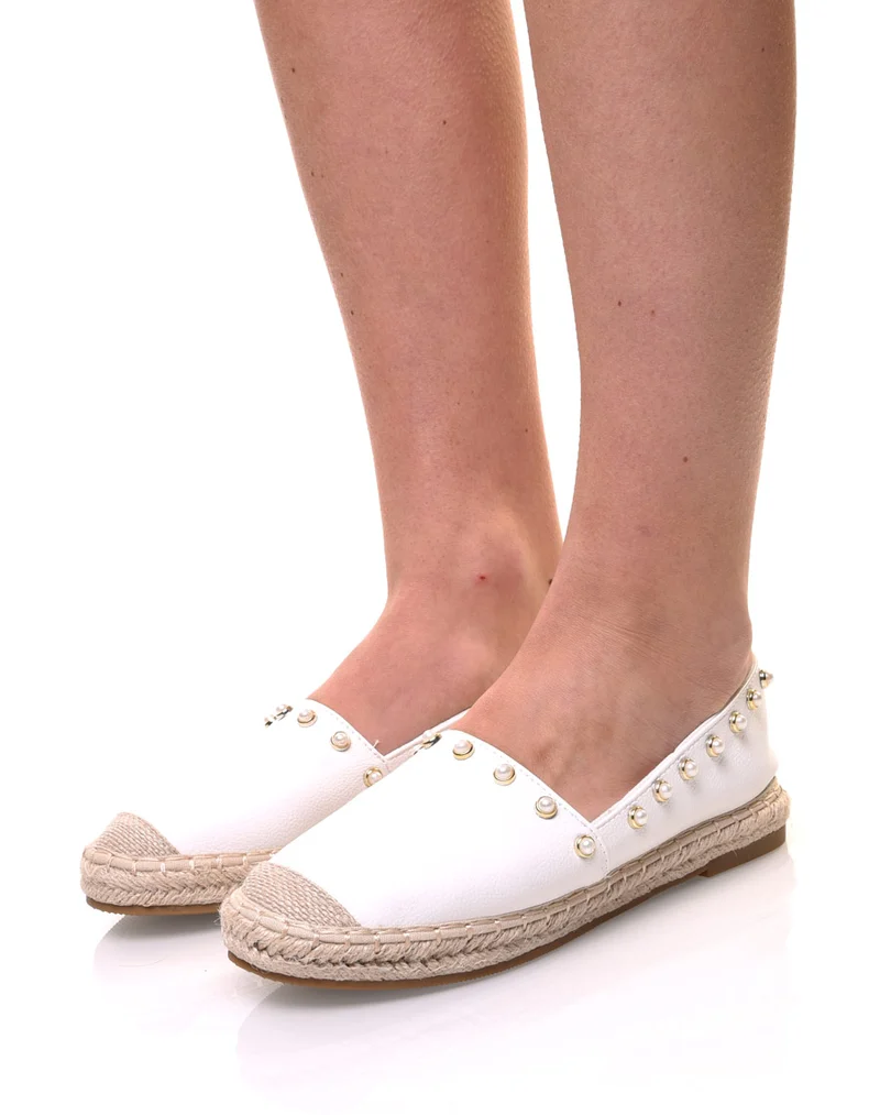 Espadrilles blanches ornées de perles