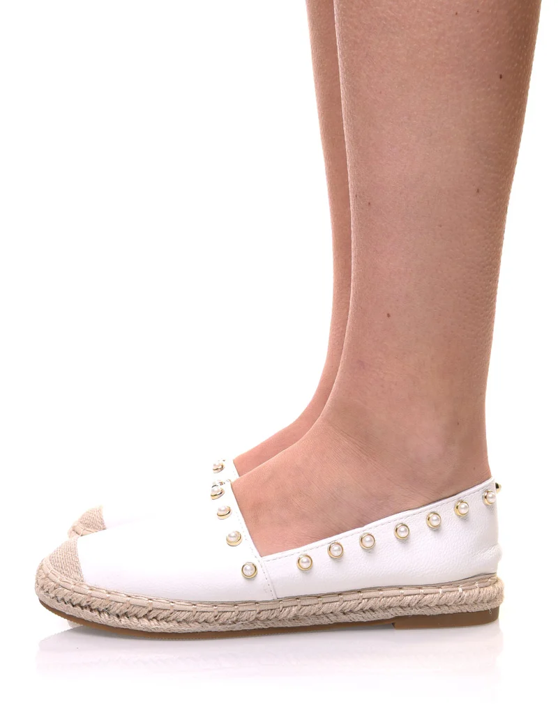 Espadrilles blanches ornées de perles