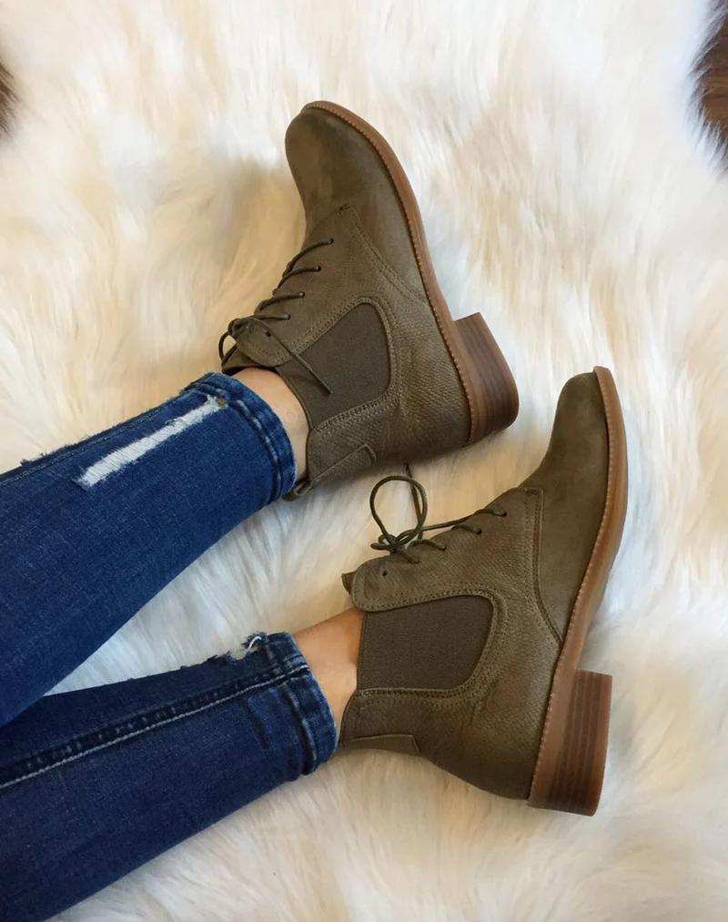 Bottines vertes en suédines et à lacets