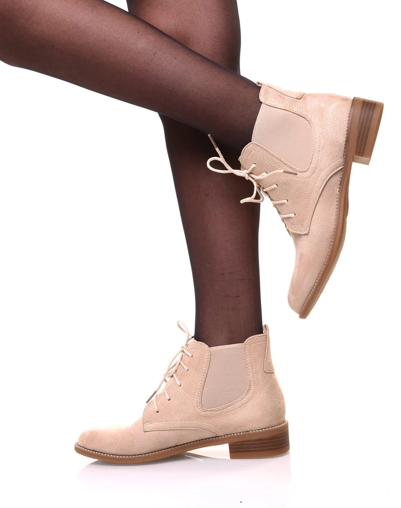 Bottines beiges en suédines et à lacets