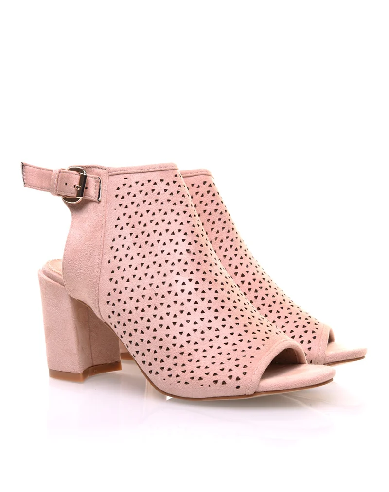 Sandales rose pales perforées à talons mi hauts