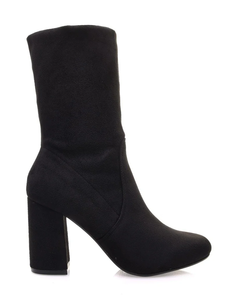 Bottines hautes noires entièrement en suédine