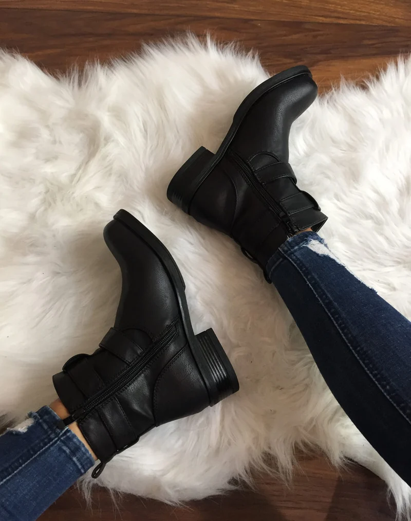Bottines noires à boucles