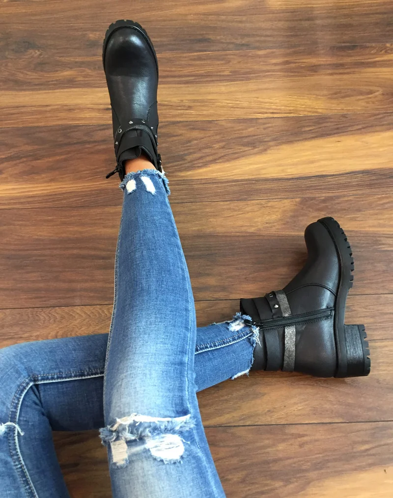 Bottines noires différentes lanières