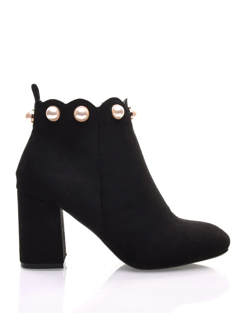 Bottines noires bordées de perles