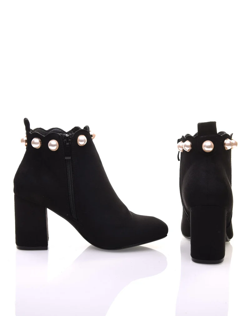 Bottines noires bordées de perles