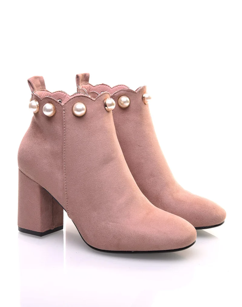 Bottines roses bordées de perles