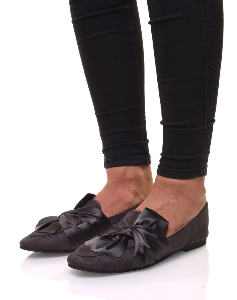 Slippers grises à noeud