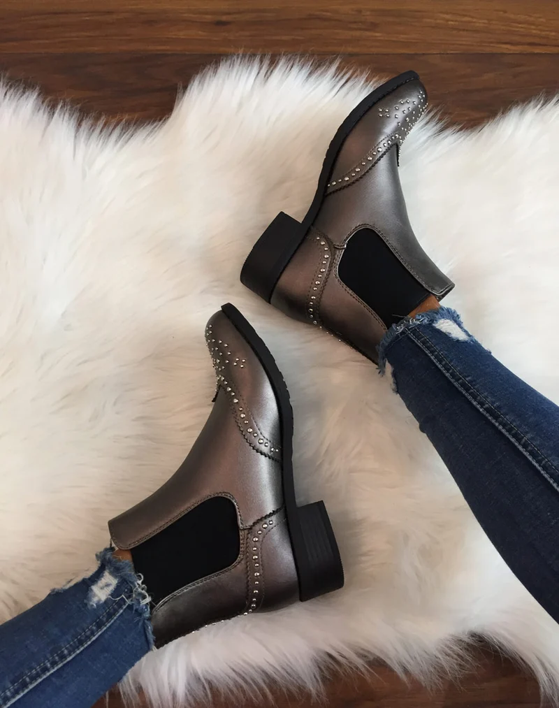 Bottines grises métallisées cloutées