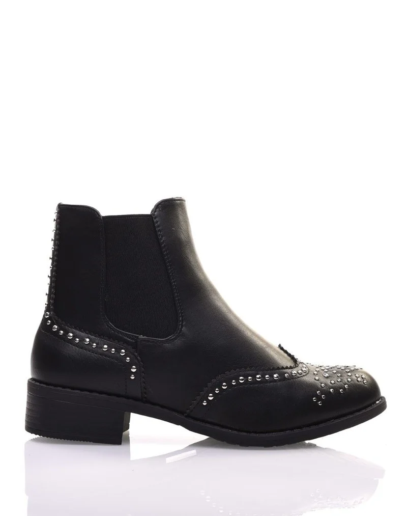 Bottines noires cloutées