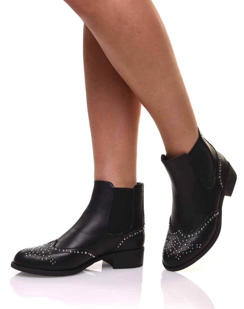 Bottines noires cloutées