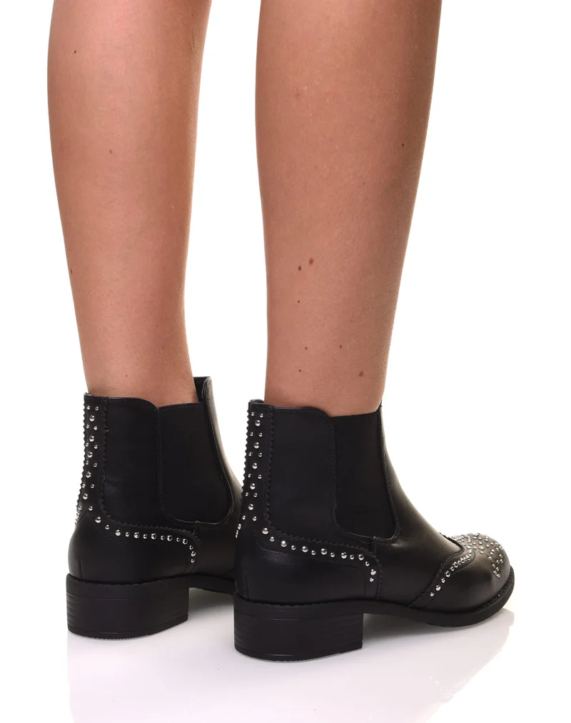 Bottines noires cloutées