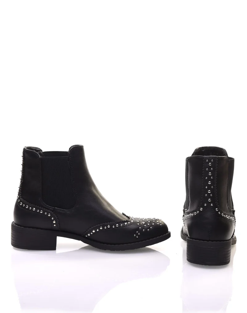 Bottines noires cloutées