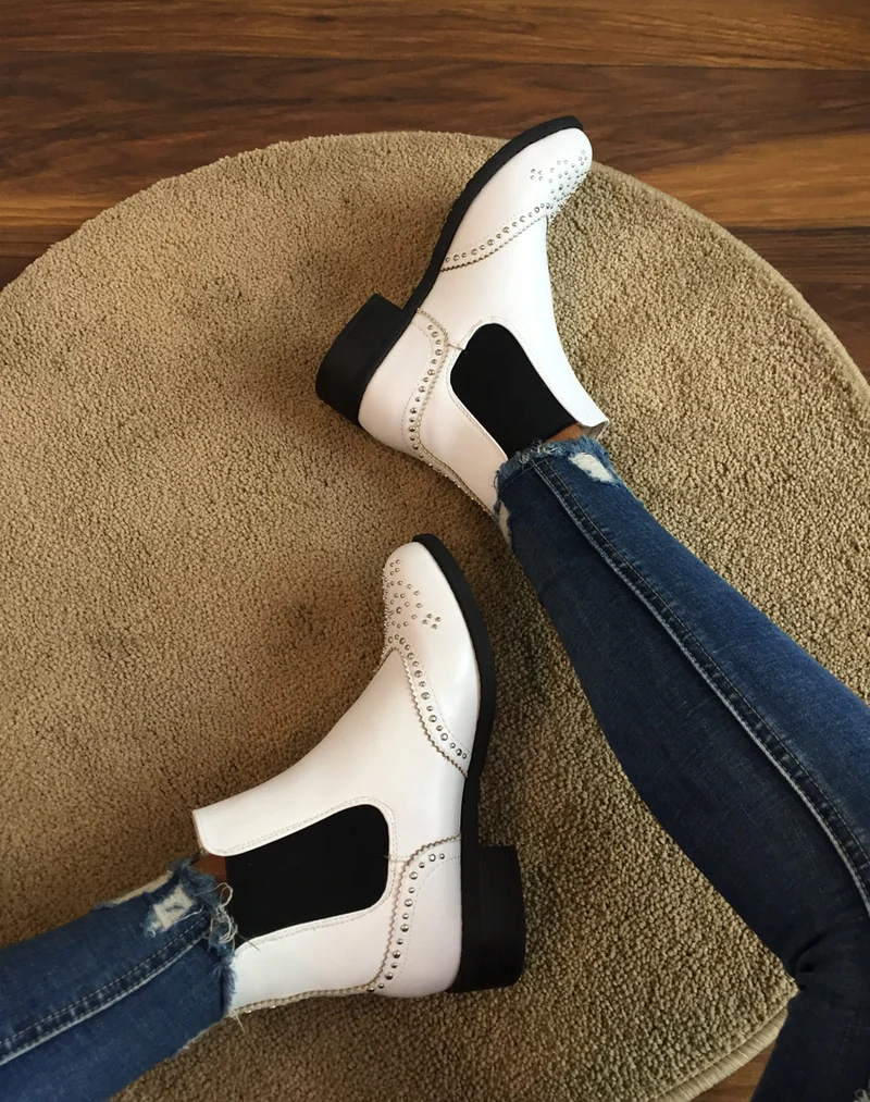 Bottines blanches cloutées