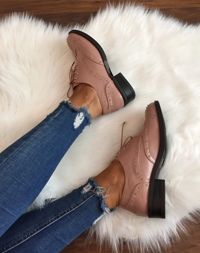 Derbies roses cloutées