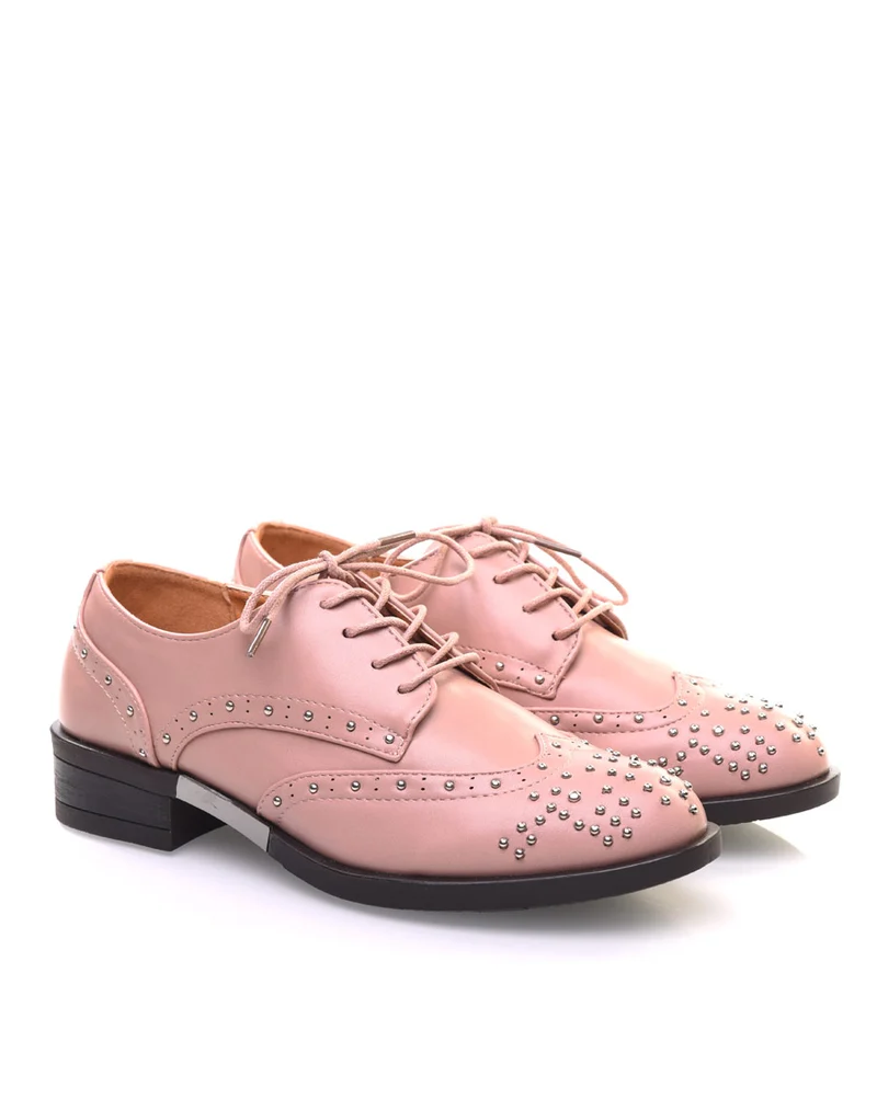 Derbies roses cloutées