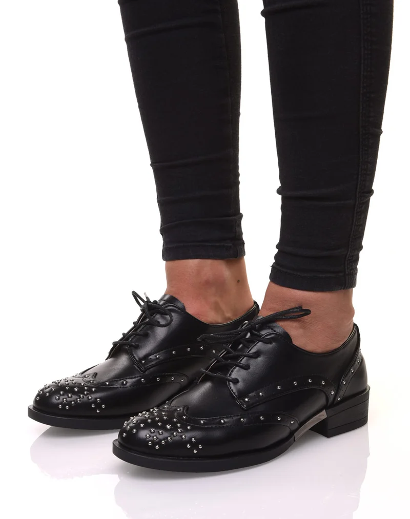 Derbies noires cloutées
