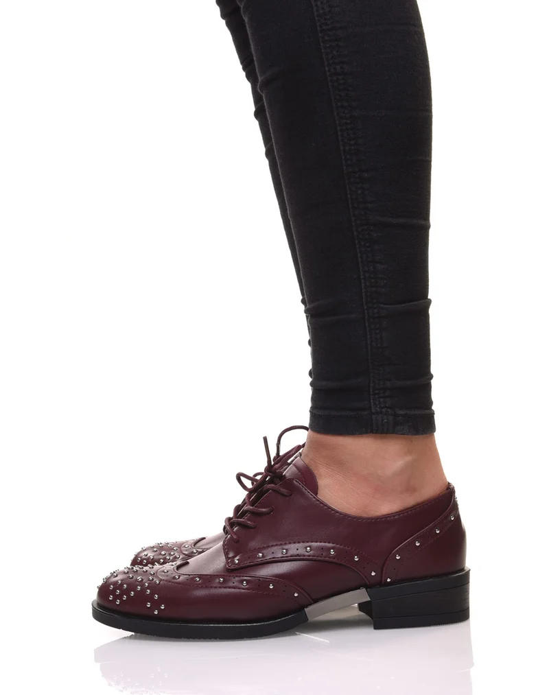 Derbies bordeaux cloutées