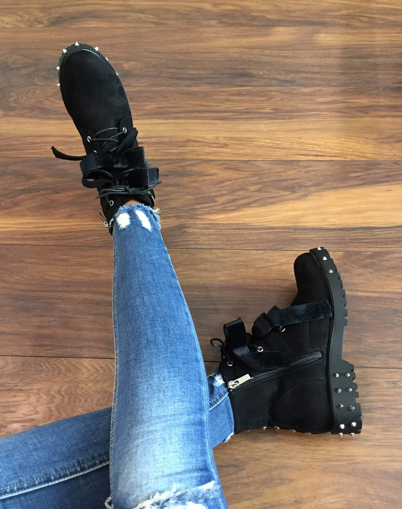 Bottines cloutées à lacets noires