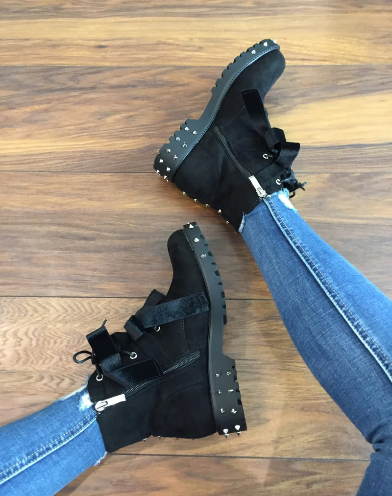 Bottines cloutées à lacets noires
