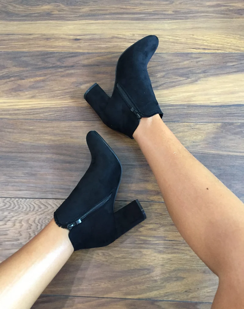 Bottines noires à petit talon