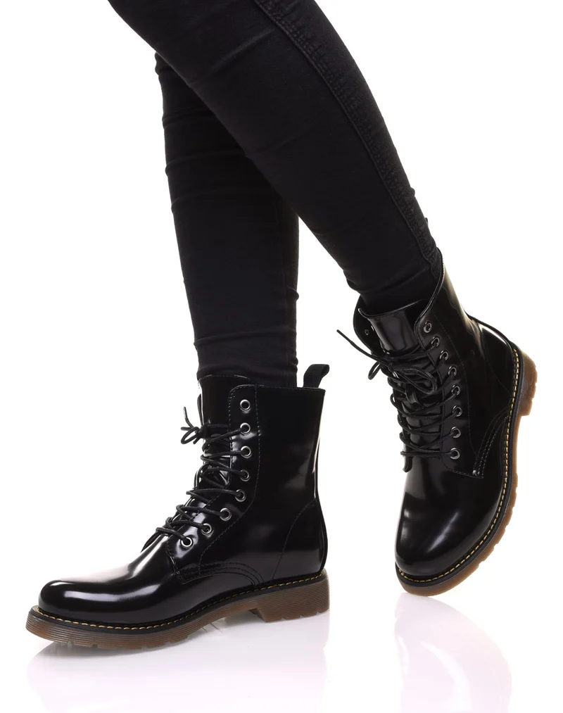Chaussures montantes vernis noires