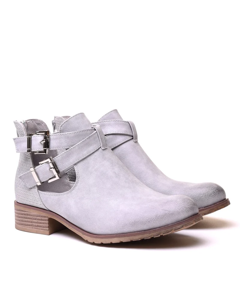 Bottines basses gris clair ajourées avec lanières