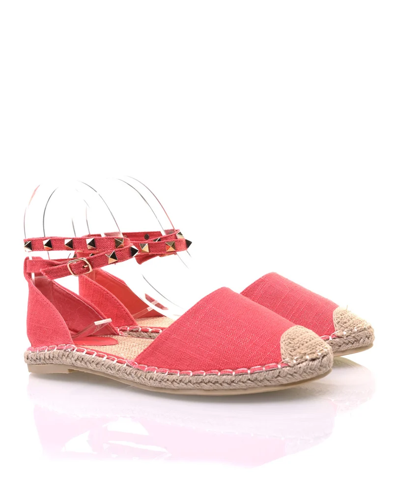 Espadrilles rouges cloutées à bout fermé