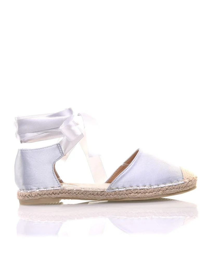 Espadrilles argentées satinées à bout fermé