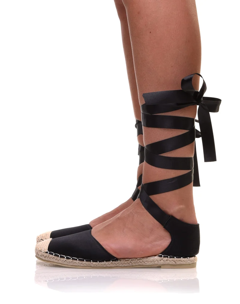 Espadrilles noires satinées à bout fermé