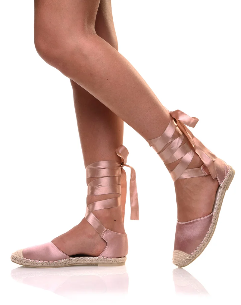Espadrilles roses pâle satinées à bout fermé