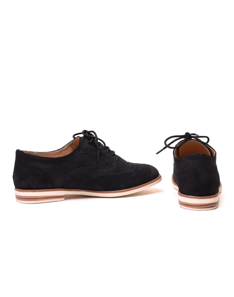 Derbies noires en suédine à lacets