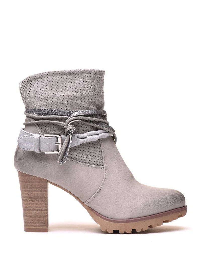 Bottines gris clair bi matières à talons et lanières multiples