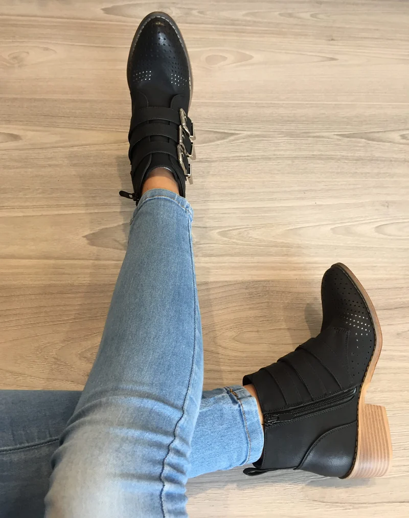 Bottines noires à petits talons