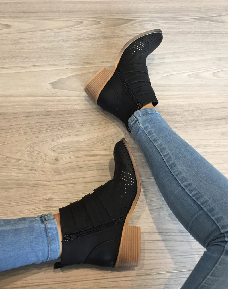 Bottines noires à petits talons